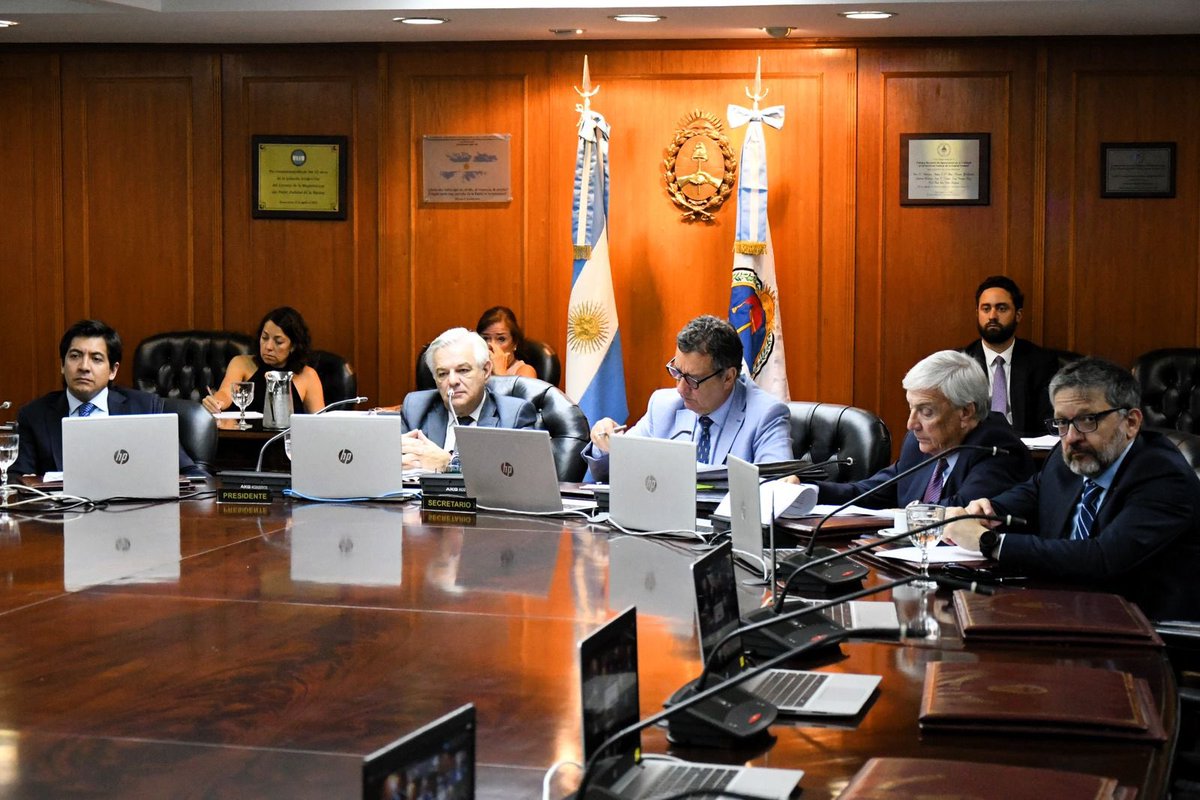 En el día de hoy tuve la responsabilidad, en mi carácter de presidente de la Comisión de Acusación, de llevar adelante la audiencia del Dr. Pablo Díaz Lacav, en el marco del art. 20 del RCDyA. 

Deseo expresar un reconocimiento a mis colegas consejeros que participaron de la