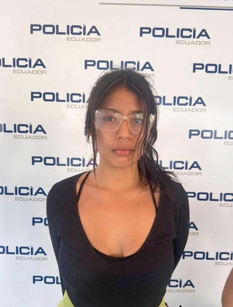 LaCamachoEc's tweet photo. Así @PoliciaEcuador y @FiscaliaEcuador. "Queremos  ver los rostros de quienes roban la paz a los Ecuatorianos".
Extorsionadores capturados en #Manta, según información policial, los detenidos exigían USD 5.000 a un empresario para no atentar contra su vida.
#EbiCamacho https://t.co/zvD2tTO4k2