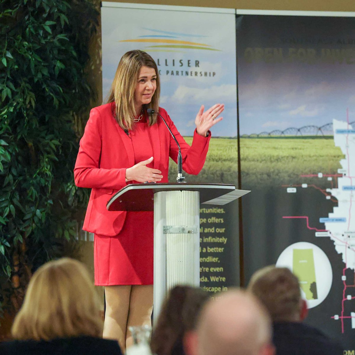 ABDanielleSmith's tweet photo. Spending time in my riding of Brooks-Medicine Hat is one of the most important parts of my job. Listening directly to constituents keeps me grounded in what is working and where we need to do better.

Yesterday started with local meetings in the riding, followed by a productive discussion with Mayor Linnsie Clark and Medicine Hat City Council about the future of our community. We wrapped up the day at the Palliser Economic Partnership fundraiser, an endowment that supports veterinary students in southern Alberta. I am very grateful for everyone who is working so hard to keep this region strong.