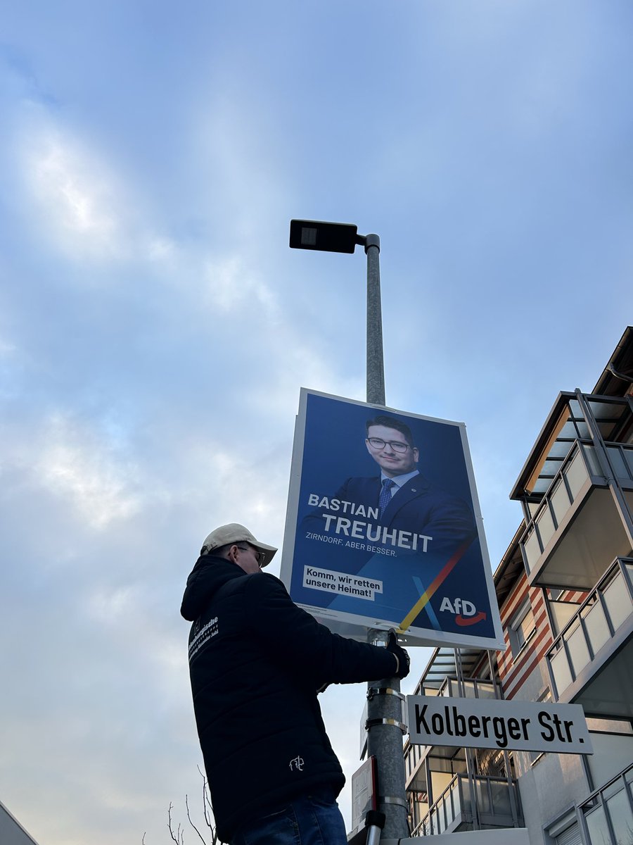 🇩🇪🚐 Heute im Stadt- und Landkreis Fürth unterwegs: zerstörte Bauzaunbanner ersetzt und neue Plakate aufgehängt. Wir zeigen Präsenz – trotz Gegenwind. 💪
🗳️ Am 08. März ziehen wir mit starken kommunalen Fraktionen in Bayerns Rathäuser sowie Kreis- und Gemeinderäte ein! #AfD
