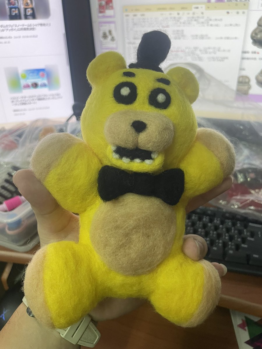 acguyking's tweet photo. 黃金弗萊迪完成～
 FNAF golden freddy finish~

#handmade #needlefelting 
#手作り  #羊毛フェルト #羊毛氈 #fnaf #fnaf2movie https://t.co/mQI9SMxWt6