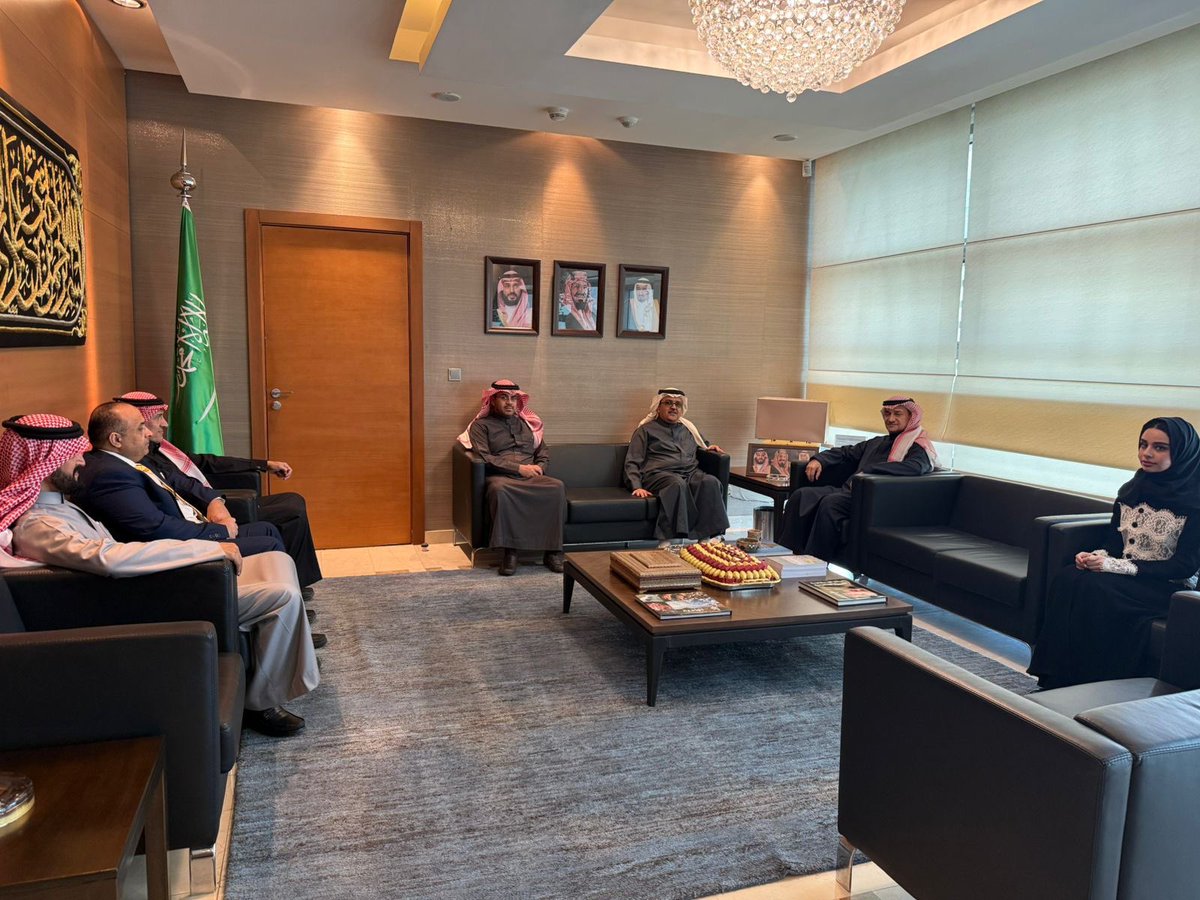 سعدتُ بلقاء سمو سفير خادم الحرمين الشريفين لدى المملكة الأردنية الهاشمية، الأمير منصور بن خالد بن فرحان آل سعود، في مقر السفارة، حيث استعرضت استراتيجية #جامعة_نايف_العربية 2029 بوصفها الجهاز العلمي لمجلس وزراء الداخلية العرب، وما تتضمنه من مسارات داعمة لتطوير العمل الأمني العربي