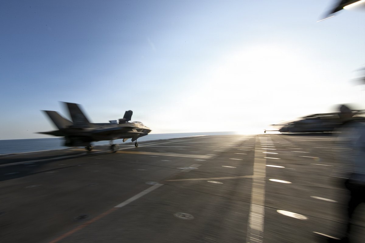 USPacificFleet's tweet photo. Train to Fight.

Flight operations aboard USS Tripoli (LHA 7) put Fleet Order: Combat Readiness into action—training hard, operating safely, and ensuring naval aviation forces are ready to respond across the Pacific.

#PacificFleet #USNavy #CombatReadiness #FlyNavy https://t.co/Xw4FN3zNB1