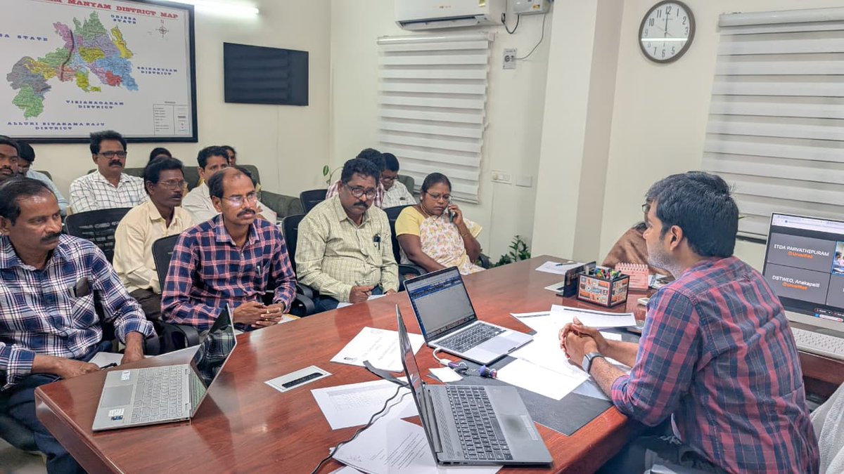 poitdapvp's tweet image. Project Officer, ITDA, Parvathipuram Manyam, Shri C Yaswanth Kumar Reddy, IAS, conducted a review meeting with all Tahsildars regarding Pattadar Pass Books (PPB) distribution for the month of March at the JC Chamber.

#PPB #ParvathipuramManyam #RevenueDept #IAS #Governance
