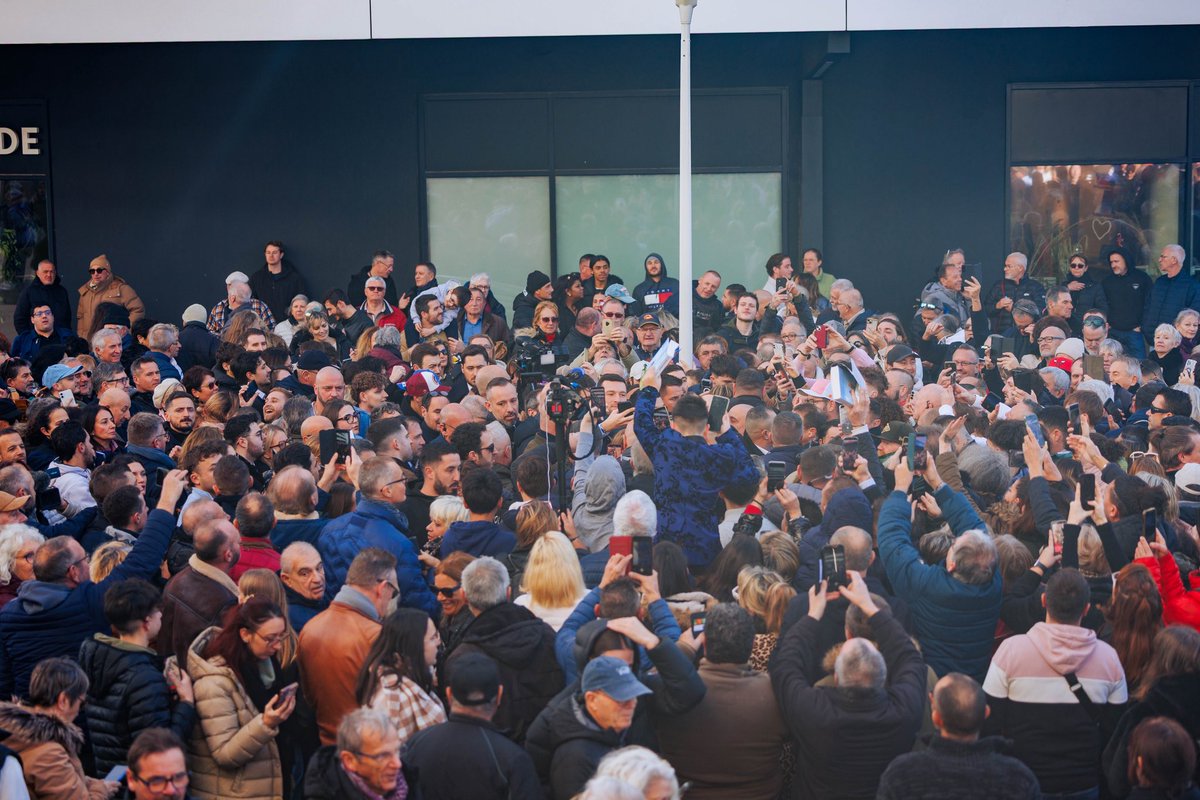 🥇 Jordan Bardella se maintient largement comme 1ère personnalité politique préférée des Français !

En termes d’image « très positive », il obtient 3x plus que Gabriel Attal, 4x plus qu’Edouard Philippe.

(Sondage Elabe pour Les Echos)