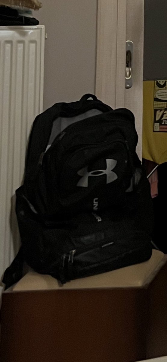 Kako_mirmigkaki's tweet image. Υπάρχει λίγη ανθρωπιά εδώ μέσα; Μπορείτε να κάνετε έστω ένα rt για κάτι σημαντικό; Κλάπηκε μαύρο σακίδιο στο κέντρο της Αθήνας, Ακαδημίας και Κριεζώτου. Πιθανό να έχει πεταχτεί στη γύρω περιοχή.Έχει μέσα κλειδιά και προσωπικά εγγραφα. Ειναι σημαντικό αν βρεθεί κάτι. Ευχαριστώ.