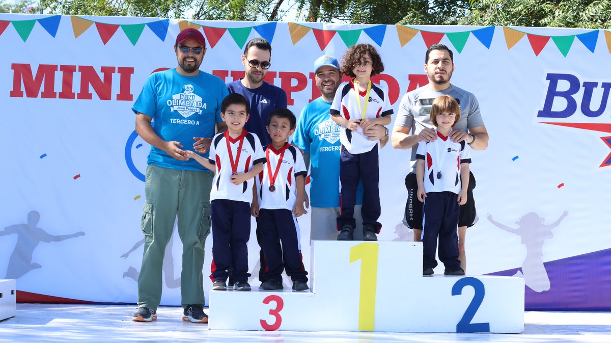 jhachescobar's tweet photo. Días que se quedan para siempre. Orgullo de papá 💙🔥
