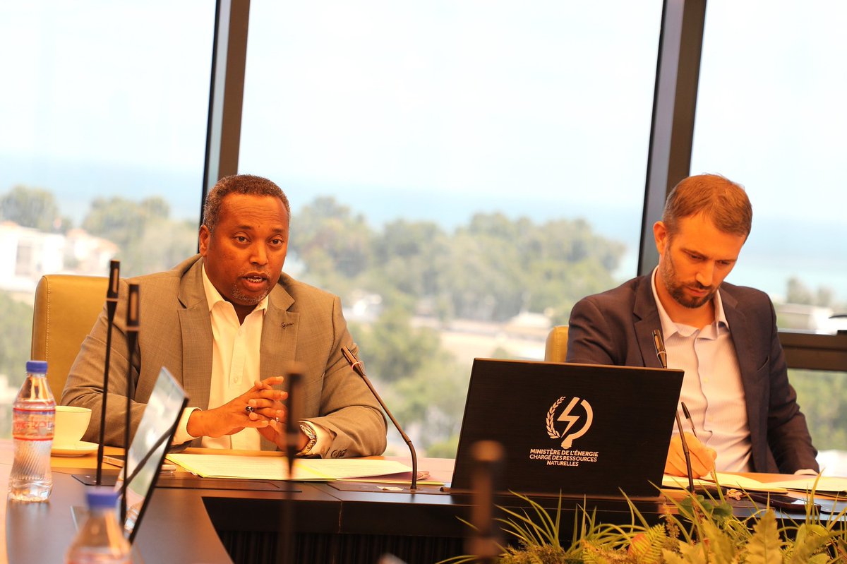 Le Ministre de l’Energie, SEM.Yonis Ali Guedi a présidé hier, Lundi 09 Février 2026, en milieu de matinée, une réunion du Comité de pilotage (COPIL) du Projet d’Efficacité Energétique de Bâtiments Administratifs (PEEBA).
facebook.com/share/p/17qzTD…
