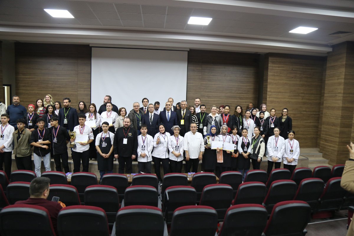 VTopcuogluMTAL's tweet photo. MEB 2. Uluslararası Gastronomi ve Aşçılık Yarışmasında
okulumuz  Vedat Topçuoğlu Mesleki ve Teknik Anadolu Lisesi Güneydoğu Anadolu Bölge https://t.co/LjywPIeaKp olmuştur.Emeği geçen öğrencilerimize,öğretmenlerimize ve idarecilerimize teşekkür ediyorum.
İyiki varsınız. https://t.co/PUhnlOr0cu
