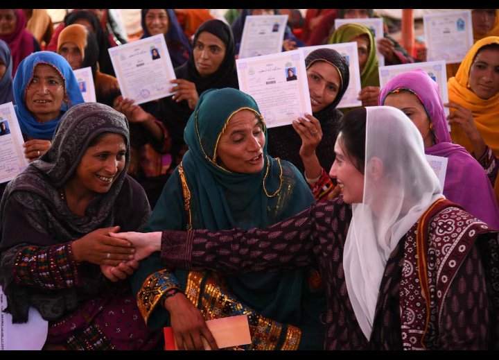 MoomalAli44189's tweet photo. A house owned by a woman is more than shelter-it’s empowerment.
Under Chairman @BBhuttoZardari, #PPP has provided 2.1 million free houses, with ownership rights to women.

@BakhtawarBZ @AseefaBZ
#SindhVision ❤️🖤💚 https://t.co/NiHaS63ZVS