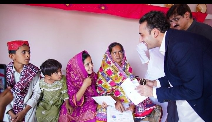 MoomalAli44189's tweet photo. A house owned by a woman is more than shelter-it’s empowerment.
Under Chairman @BBhuttoZardari, #PPP has provided 2.1 million free houses, with ownership rights to women.

@BakhtawarBZ @AseefaBZ
#SindhVision ❤️🖤💚 https://t.co/NiHaS63ZVS