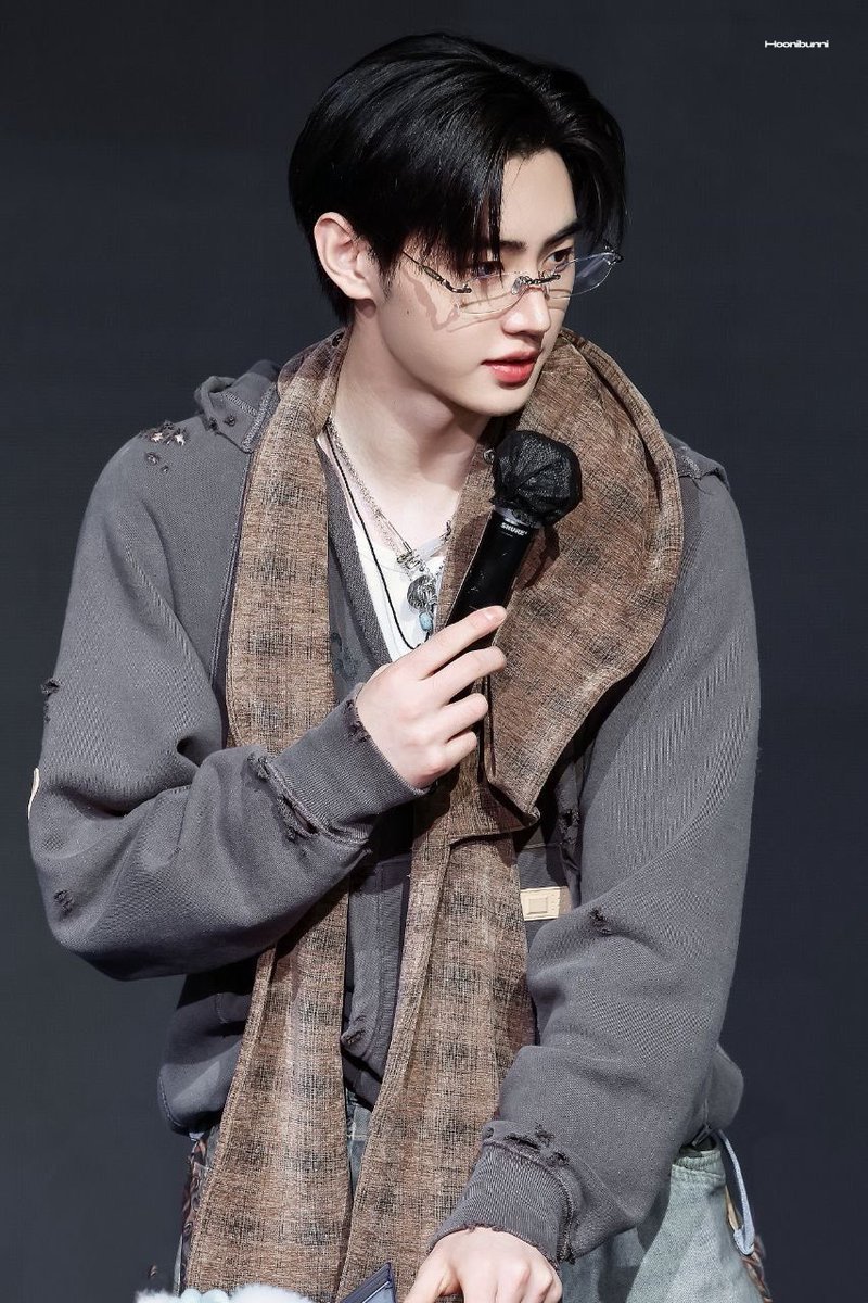 zebw8v's tweet photo. 이 착장 너무 좋아 쌰* https://t.co/KsOnqAPKaG