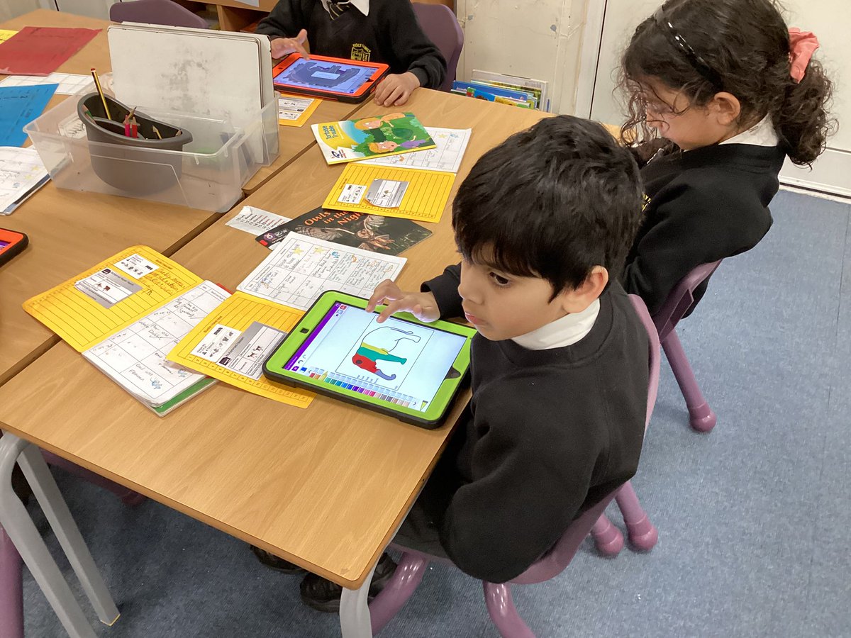 HolyFamilyYear1's tweet photo. Today in computing we looked at following and creating simple instructions on the computer. For safer internet day we talked about AI, how it can help us and how it makes us feel. #computinghfb10 https://t.co/zCIJRySJ46