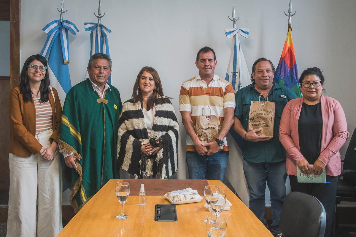 alejarod72's tweet photo. Hoy recibí al intendente de San José, departamento Santa María (Catamarca), Prof. José Antonio Gómez, junto a parte de su equipo, para compartir una jornada de intercambio y trabajo conjunto. https://t.co/zRAKxhQBkE