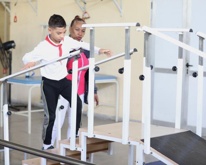 DvidTwit's tweet image. Cuba has 331 schools for children with special needs. Each school provides free bus transport for every kid, taking them from home-class and back again.

Last Thursday, 3 buses were unable to provide this service, resulting in 100 children being absent from school in Havana alone