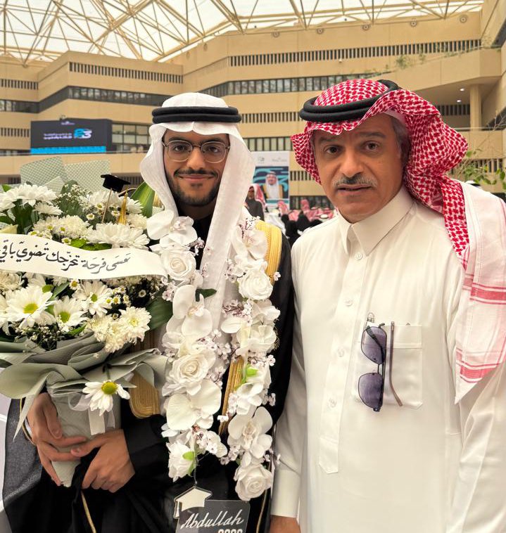 m_aldebasi's tweet photo. يسعدني تهنئة ابن الخال الغالي أ / ماجد عبدالله التويجري بمناسبة تخرج نجله عبدالله من جامعة القصيم تخصص ( ادارة اعمال ) .. الف الف مبروك حبيبنا وابننا عبدالله والتهاني موصولة لوالدته واشقائه والعاقبة له لاعلى الشهادات خدمة للدين والوطن .. https://t.co/S8H7FAsvZu