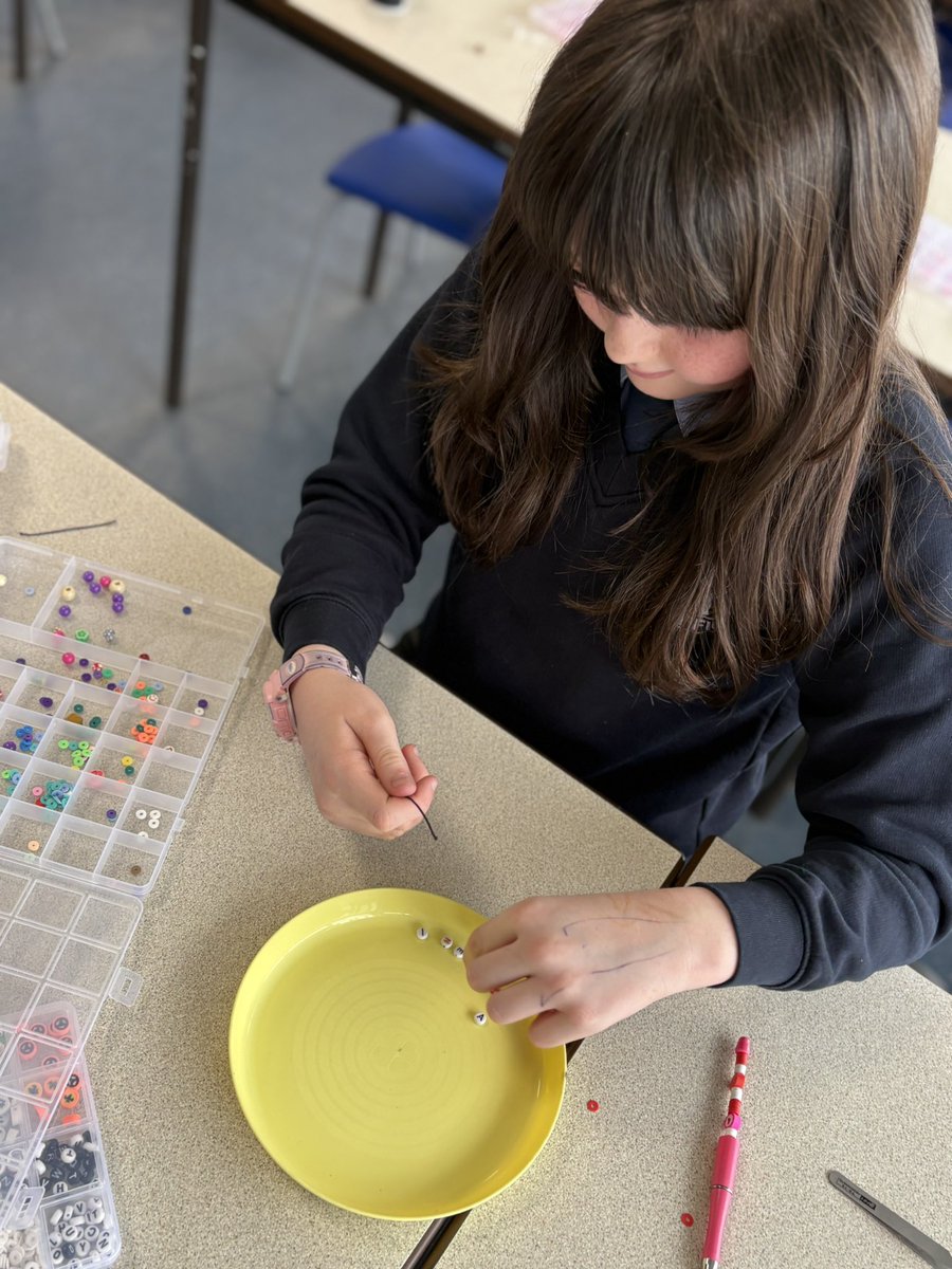 Lots of faces today at jewellery club. All welcome every Tuesday lunchtime in 1.F.2. Come and get creative 🤩
