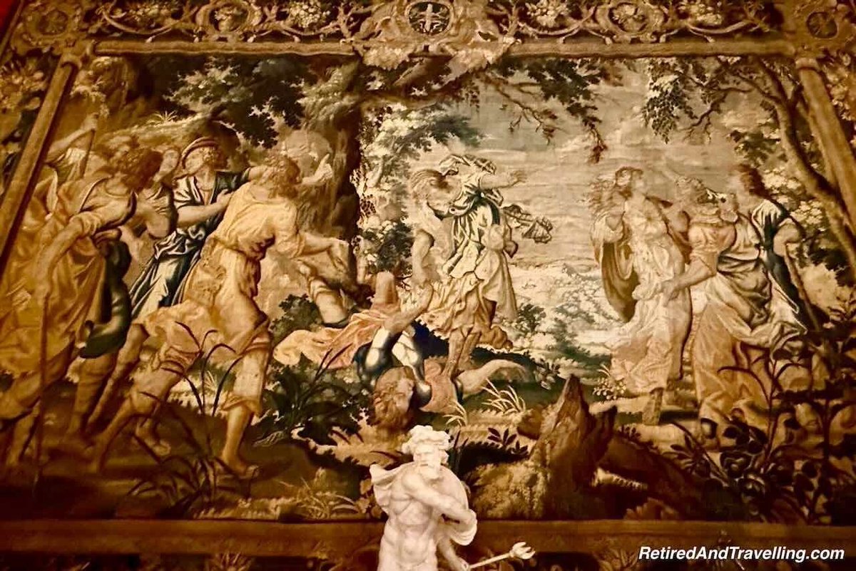 TravelAtWill's tweet image. Plan a road trip from Paris and enjoy all the beauty at the Chateau de Vaux le Vicomte - amazing architecture, holiday decor and a stunning night light show too!  retiredandtravelling.com/day-trip-to-ch…  #TTOT #TRLT @VisitParisIdf