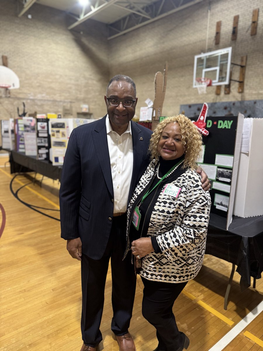 BoykinCongress's tweet photo. What a wonderful way to spend the morning! I was honored to serve as a judge at the History Fair at Pritzker Elementary School. It was good to see Dr. Reese, the principal, too. We have some smart students who know their stuff! Way to go, kids and teachers! #historyfair https://t.co/q99DWfTTYb