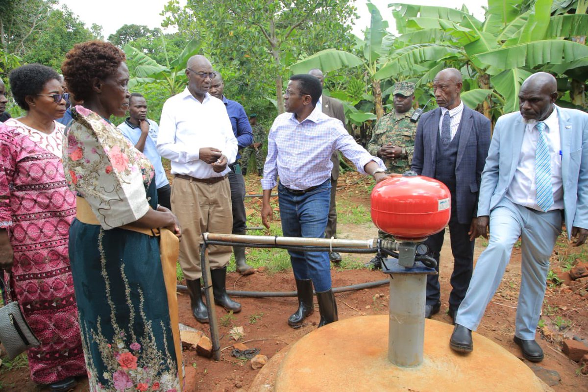 BugandaMedia's tweet photo. The Buganda Kingdom under the leadership of Katikkiro Charles Peter Mayiga, has today officially inaugurated a new socio-economic development program dubbed “Situla Omutindo” aimed at further strengthening the fight against poverty across Buganda

The initiative marks a new phase https://t.co/tb2QDG86OY