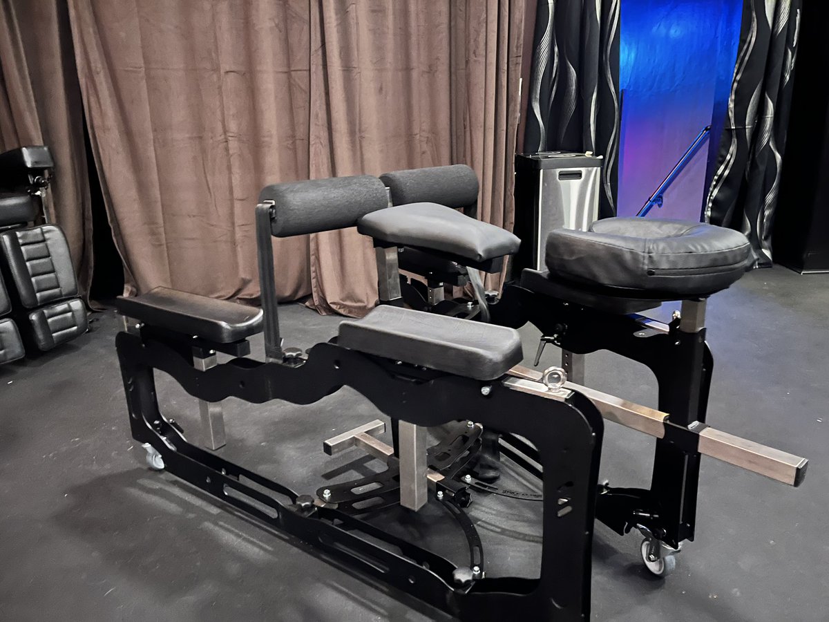 Seattle Dominatrix ~ Domina Jane tweet media