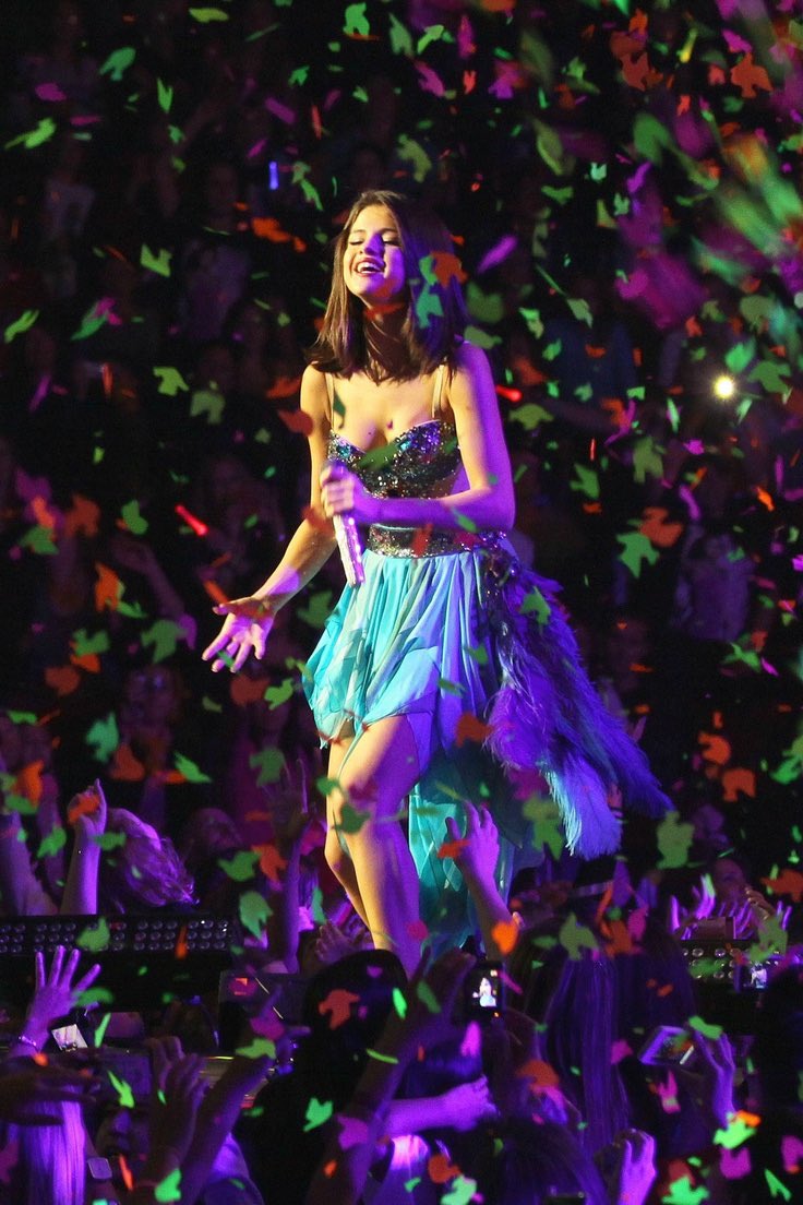 decodeselena's tweet photo. i’m crying https://t.co/eCOBZel23a