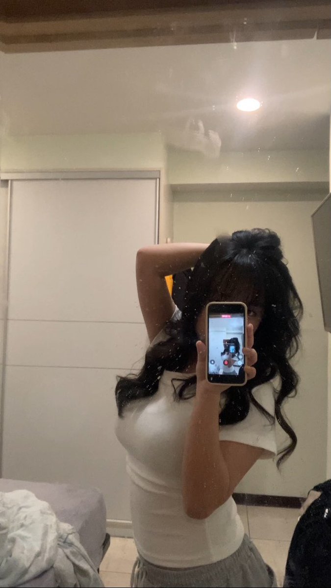 我住喺你屋企嘅廁所 tweet media