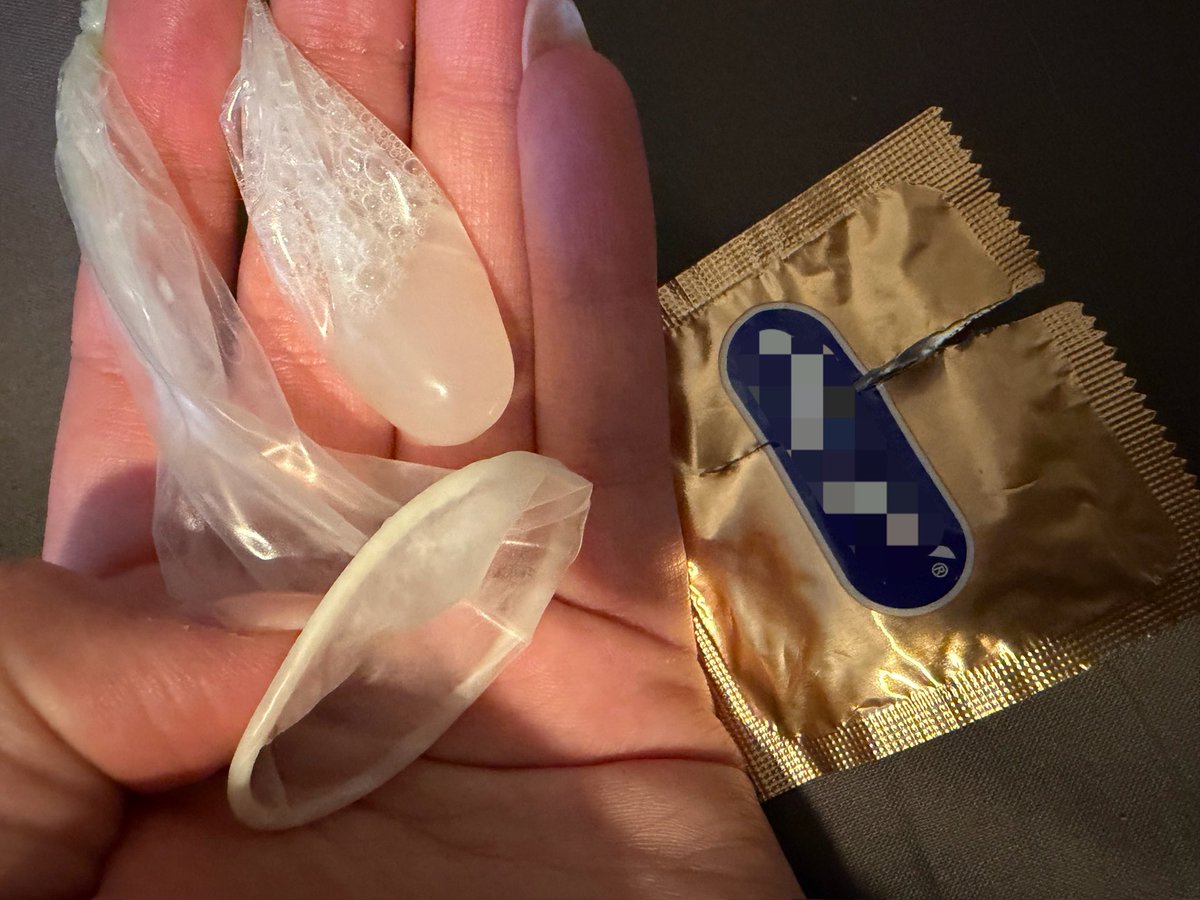 Zuckt dein Zahlschw*nz schon ? Schick Mommy mehr Amazon Gutscheine und bettel drum diese fette Ladung Alphaw*chse zu schlucken du Hs.

#Herrin #Zahlsklave #Findom #Cuckhold