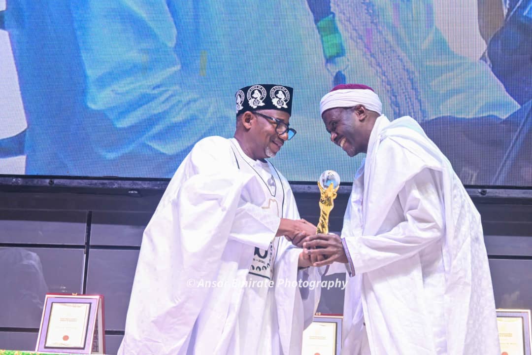 ksladan1's tweet photo. Alh Bala Atahir Ajiyan Bauchi receiving award of excellence, by His Execelency the Executive Governor of Bauchi State Sen Bala Mohammed Abdulkadir, Kauran Daular Usmaniya during Bauchi State 50 years anniversary dinner party. 

Which held at International Conference Center Bauchi https://t.co/R7R1HUw3H0