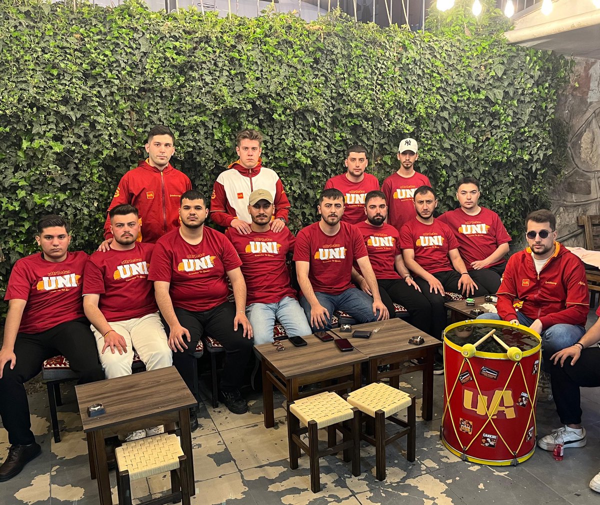uAUNIKaratekin's tweet photo. İyi geceler Galatasaray ailesi.

#ultrAslanUNI https://t.co/yZTIzZ7eBy