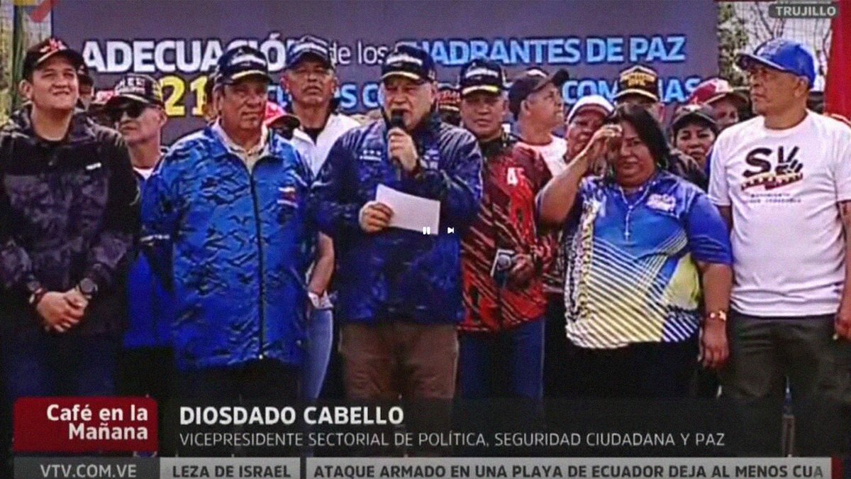 maimili48's tweet photo. Diosdado Cabello lideró entrega de dotación para cuadrantes de paz en Trujillo.
#singlesinferno5 #WilliamEst #サカナクションいらない https://t.co/Xxf61doxYD