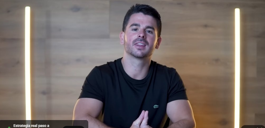 He visto en un dia a este señor mas que en un mes a mis conocidos, madre del amor hermoso...