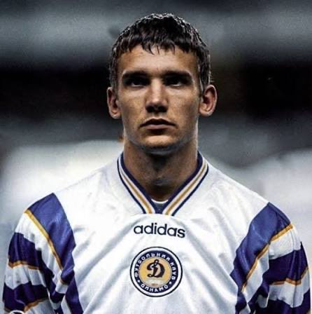 Andriy Shevchenko 🇺🇦 le coup de foudre

« Avec le Dynamo Kiev, on est venus à Milan pour un tournoi. À San Siro, j’ai senti que j’y retournerais. À partir de ce jour, j’ai commencé à suivre le Milan AC. »