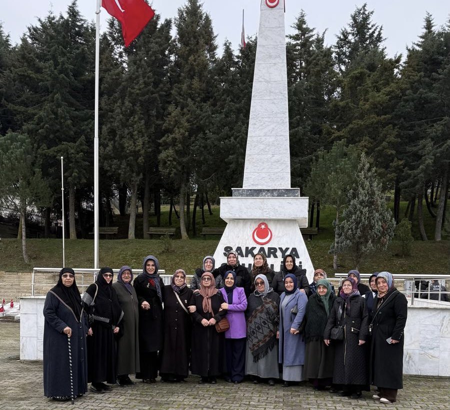 Türkiye Harp Malulü Gaziler Şehit Dul ve Yetimleri Derneği Sakarya Şubesi’ni ziyaret ettik. 

Şehit ve Gazilerimizin aileleriyle hoş sohbette bulunarak Aziz Şehitlerimizi yad etmek üzere Sakarya Şehitliğini ziyaret ettik. 

Misafirperverlikleri için dernek başkanı Mustafa Çolak’a