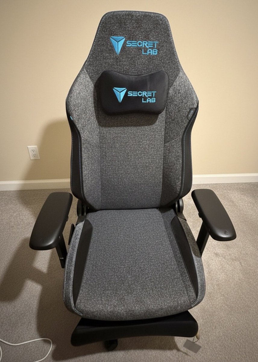 UmmerChand's tweet photo. #secretlab

It’s arrived. Can’t wait to test out this bad boy. https://t.co/bwqyN6F0Y8
