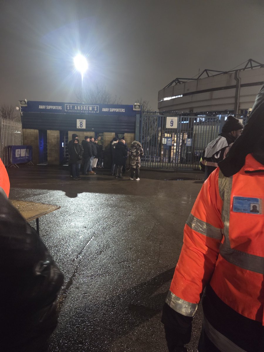 Turnstiles broken so cant get in 🤣