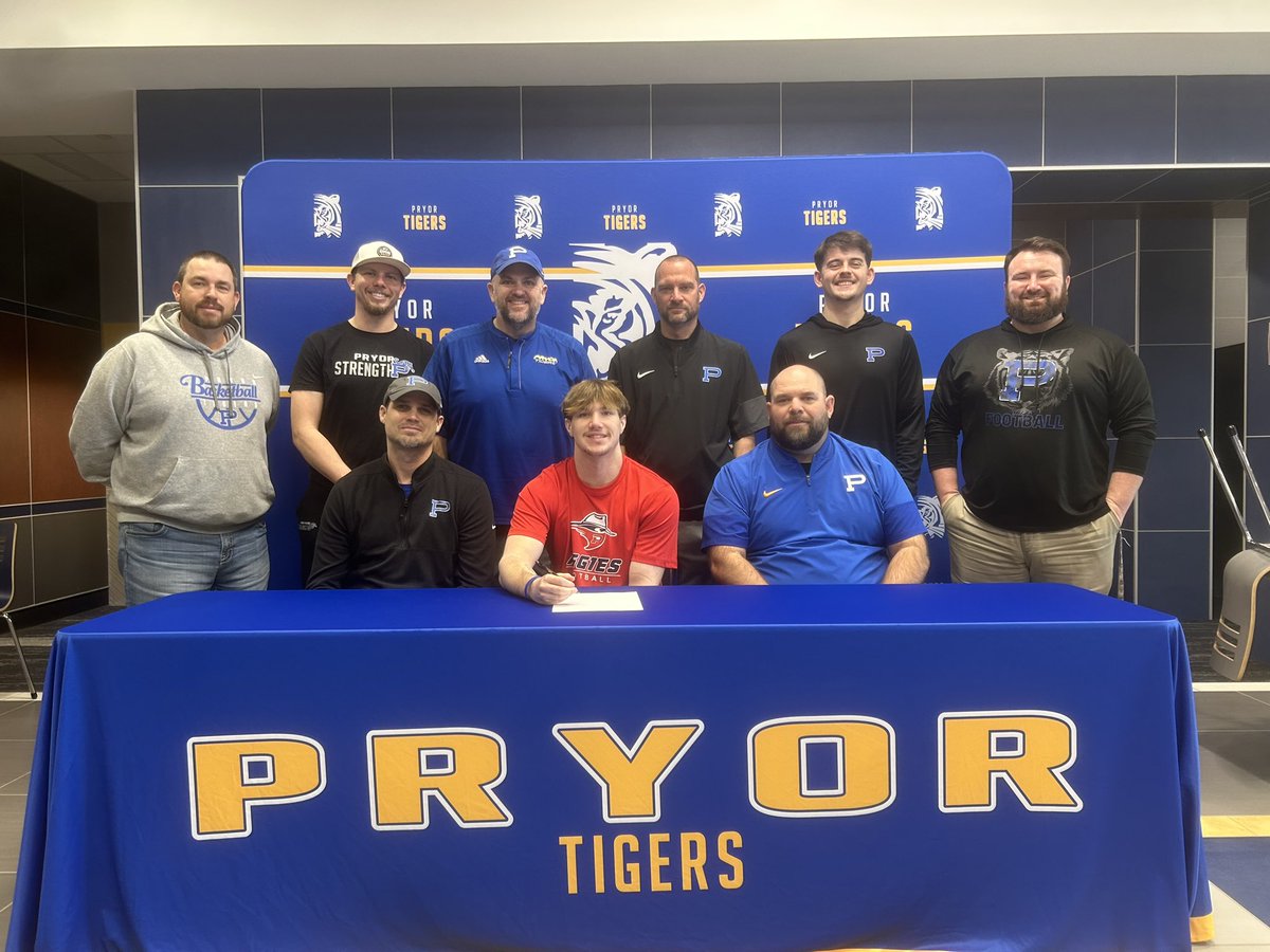 Congrats to <a href="/KadenRice28/">Kaden Rice</a> for signing to continue his playing career at <a href="/OPSUFootball/">OPSU Football</a>! 🅿️🐅🏈 #DRAWTHELINE