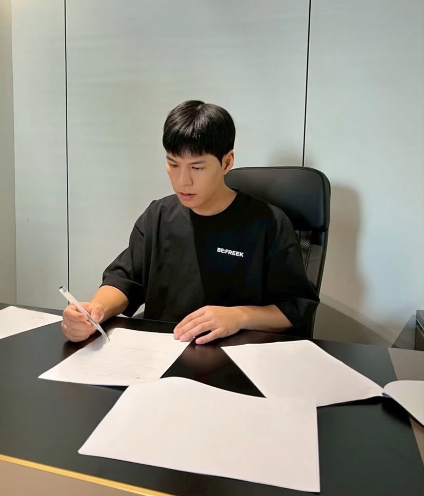 SnapD07's tweet image. ทำงานดีๆนะพ่อคนขยัน(แถมดื้อมาก) ไม่รู้เมื่อไหร่จะได้เจอกันอีก คิดถึงตลอดนะ(ที่แปลว่าคิดถึงทุกวัน) 

รักคลนะ 🥺