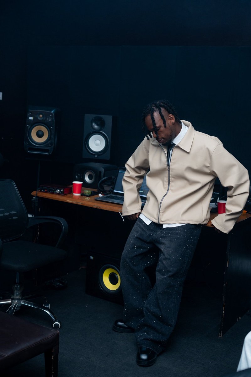Officialhdot's tweet photo. Mic moments from the studio run: That unreleased banger we chose? It’s coming soon. BTS video in bio who’s hyped? 🎤 #HdotEP  #NewMusic #HdotGemini #biggemini https://t.co/e0rx28sEkQ