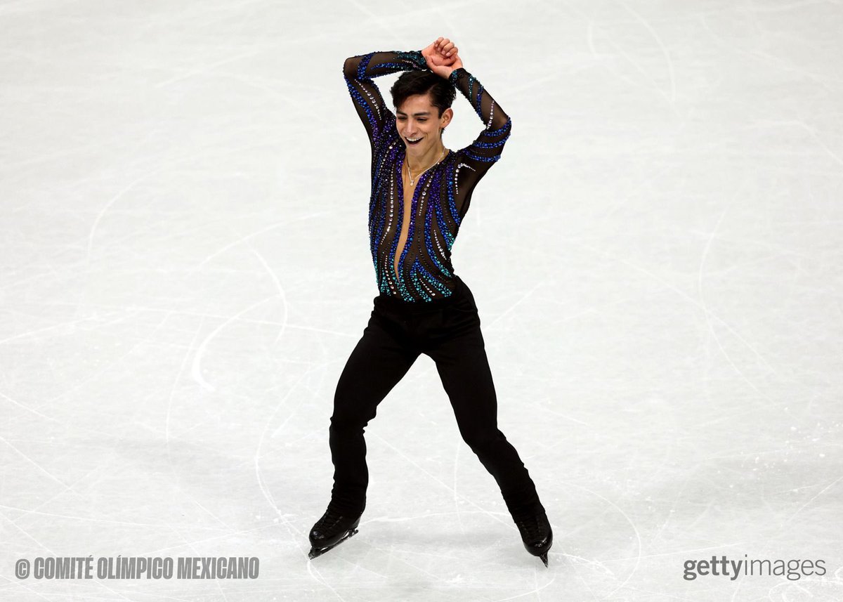Hoy México escribe una nueva historia en el hielo. 🇲🇽❄️ 
Donovan Carrillo cautivó con su rutina en el programa corto del patinaje artístico en Milano-Cortina 2026, sumando 75.56 pts y dejando claro que el talento mexicano también brilla en los Juegos Olímpicos de Invierno. ⛸️✨
A