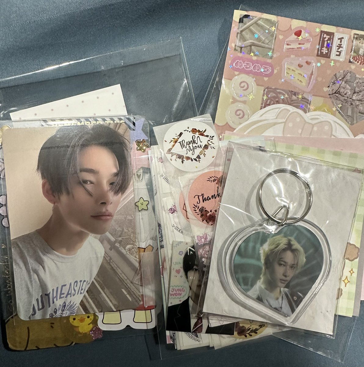 Red_Rosepretty's tweet photo. ของแถมน่ารักมากก🥰 #rwforbutter https://t.co/yaCJH4ZpBS