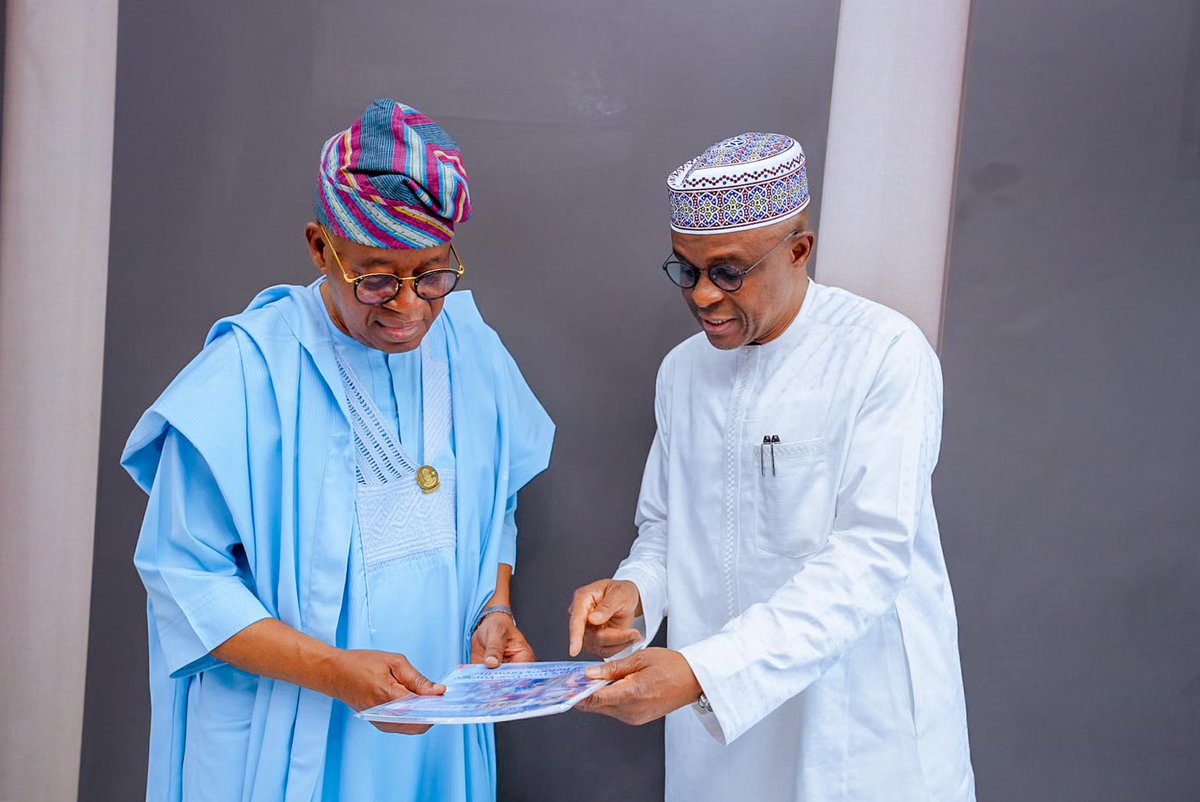 nigerianports's tweet photo. Today, the Managing Director of the Nigerian Ports Authority (NPA), Dr. @Abudantsoho, had the honour of presenting the latest edition of Nigerian Ports Today —NPA’s flagship quarterly journal—to the Honourable Minister of Marine & Blue Economy, H.E. @GboyegaOyetola.

This insightful publication serves as a comprehensive inside journal, spotlighting key developments in Nigeria’s maritime sector and showcasing attractive investment opportunities across ports and the broader blue economy.

With a special focus on dynamic trends in maritime trade and regional progress in West Africa, Nigerian Ports Today continues to inform stakeholders, investors, and partners on NPA’s ongoing reforms, infrastructure advancements, and contributions to sustainable economic growth under the Renewed Hope Agenda.

#NigerianPorts #BlueEconomy #MaritimeExcellence #InvestmentOpportunities