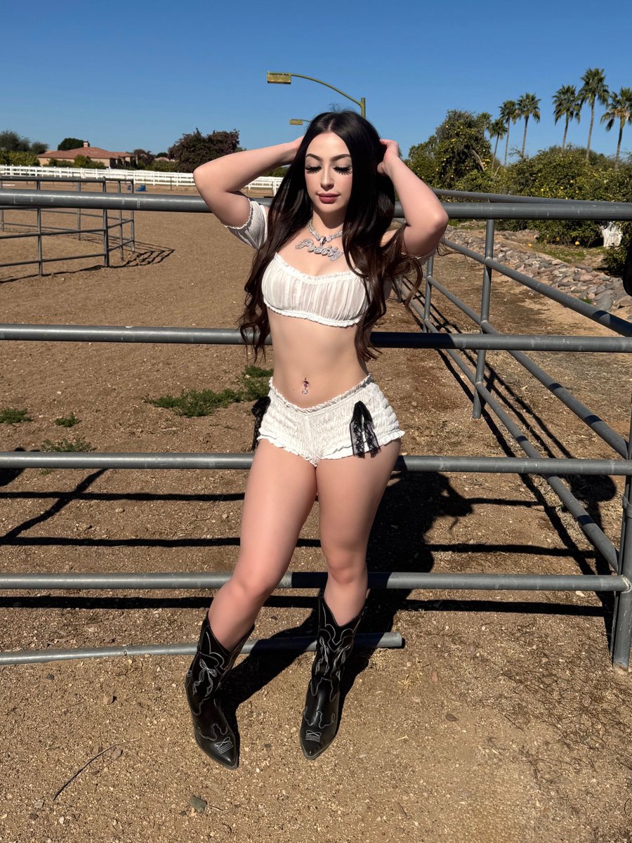 LuhPrettyKay_'s tweet photo. 😍🤠🐎 https://t.co/QhE8M7XIjQ