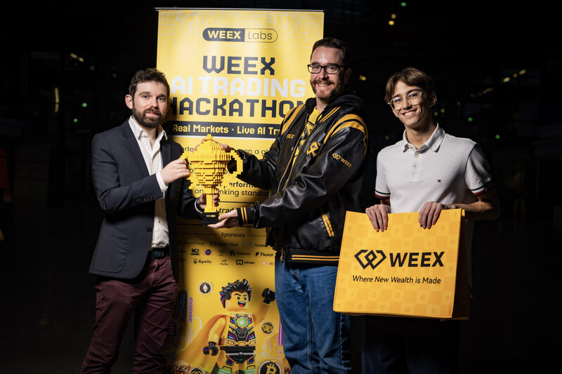 WEEX_French tweet media