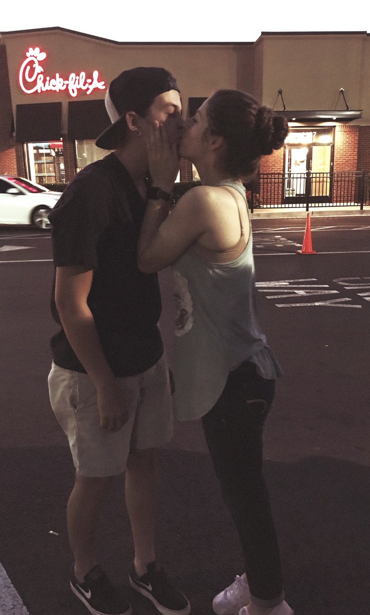 Bre Eazyy tweet media