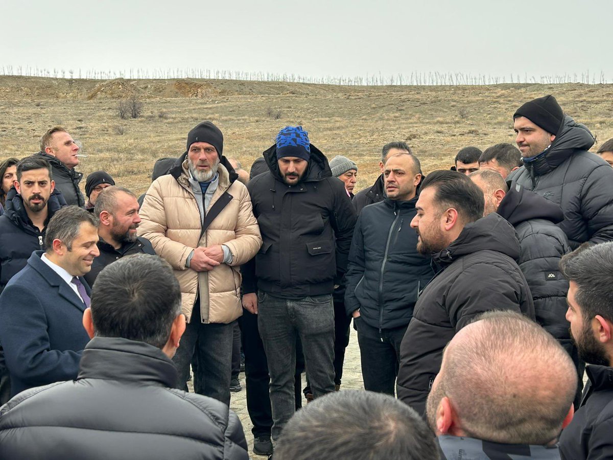 gfb06ankara's tweet photo. Gecekondu grubunun emektarlarından Tekin Huylu’nun rahmetli olan babasının cenazesine katıldık. Ailesine ve sevenlerine baş sağlığı dileriz. https://t.co/RraTh0KrnO