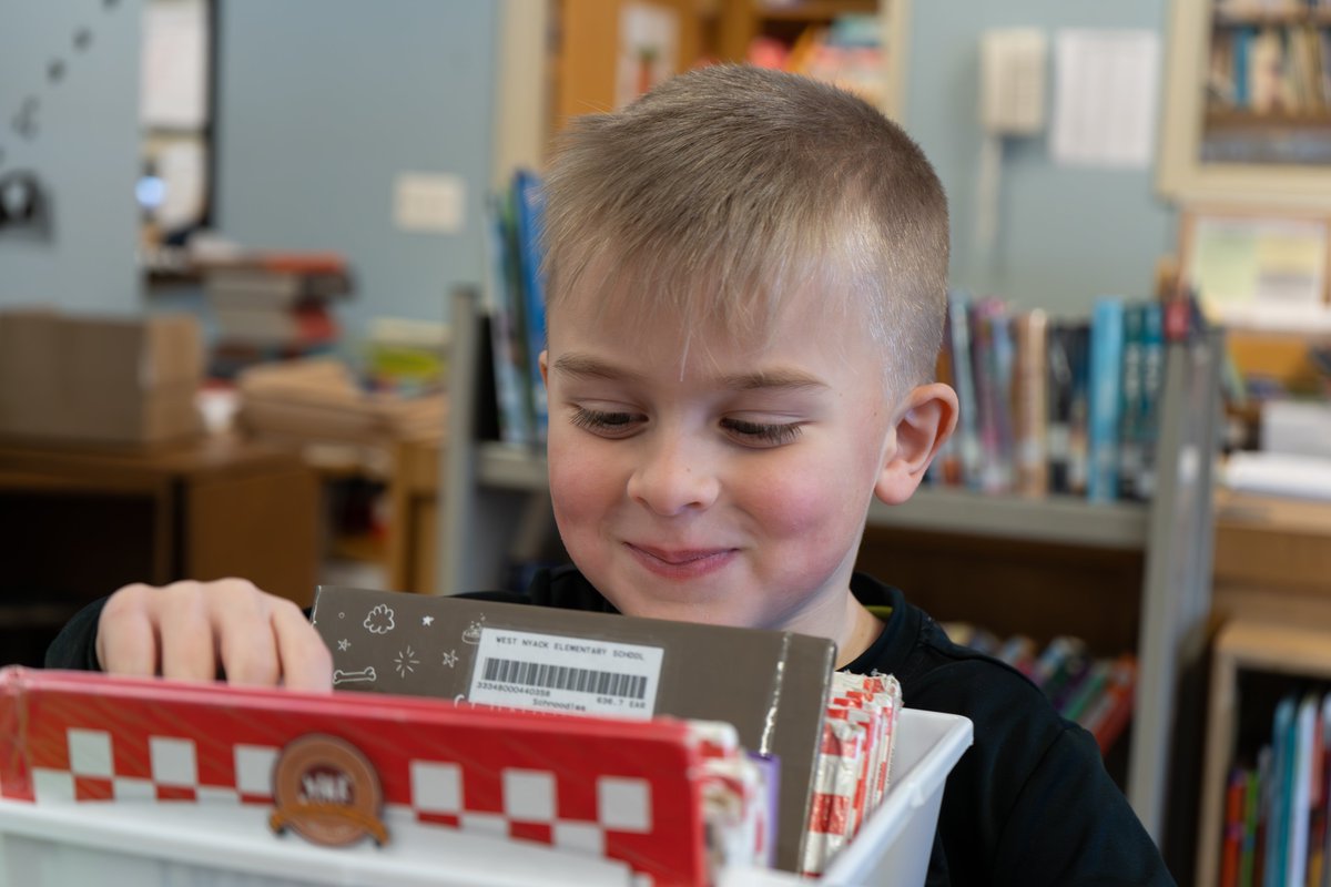 ccsdschools's tweet photo. #LibraryLoversDay (February 14) is coming up this weekend, and #ClarkstownCSD elementary students (📸: WN) are already celebrating! From discovering new favorite stories to exploring every corner of the library, the love of reading is in the air! #ClarkstownCommitment #Empathetic https://t.co/w8lgo7q0md