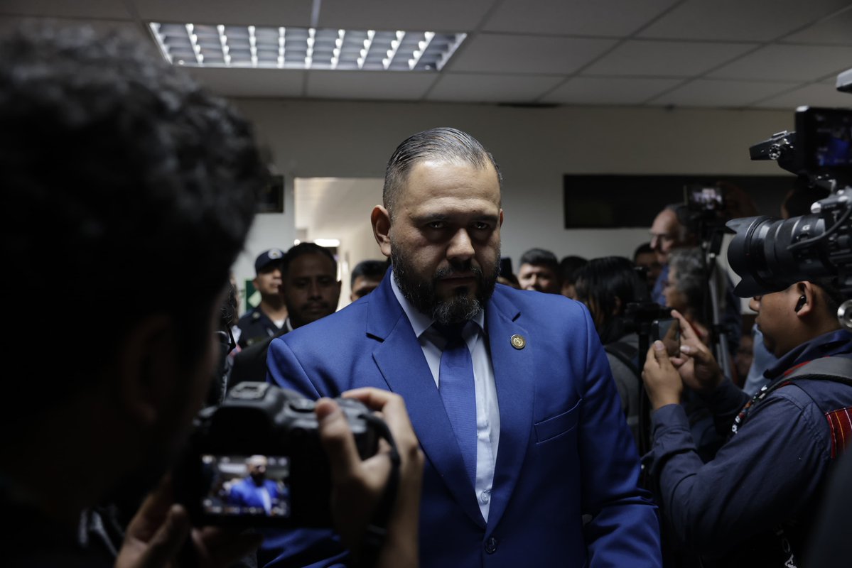 #EnElPaísDCA | La Sala Tercera de corte de Apelaciones realizó audiencia sobre la recusación contra el juez Arnulfo Carrera en el caso de Luis Pacheco y Héctor Chaclán. 

De esa cuenta, el tribunal optó por cambiar de juez por "mínima duda" de imparcialidad de Carrera; ahora