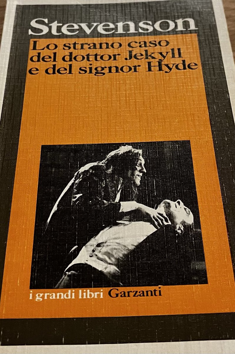 “Il peggiore vizio è la superficialità”…non è di Stevenson, ma è una frase che abita i miei pensieri. Un barbaglio che squassa il quotidiano. Parole che leggi che vedi e ritrovi. Il profumo di giorni di carta di un libro acquistato in lire. Capita anche a voi lo so ♥️