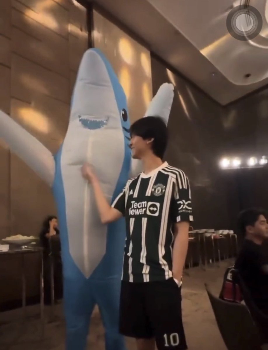 ionnoot's tweet image. shark costume patji and his handsome football player boyfriend &amp;lt;3

#ริวจินแพทจิ ; #ryujinpatji